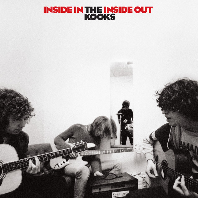 The Kooks - She Moves In Her Own Way (live)